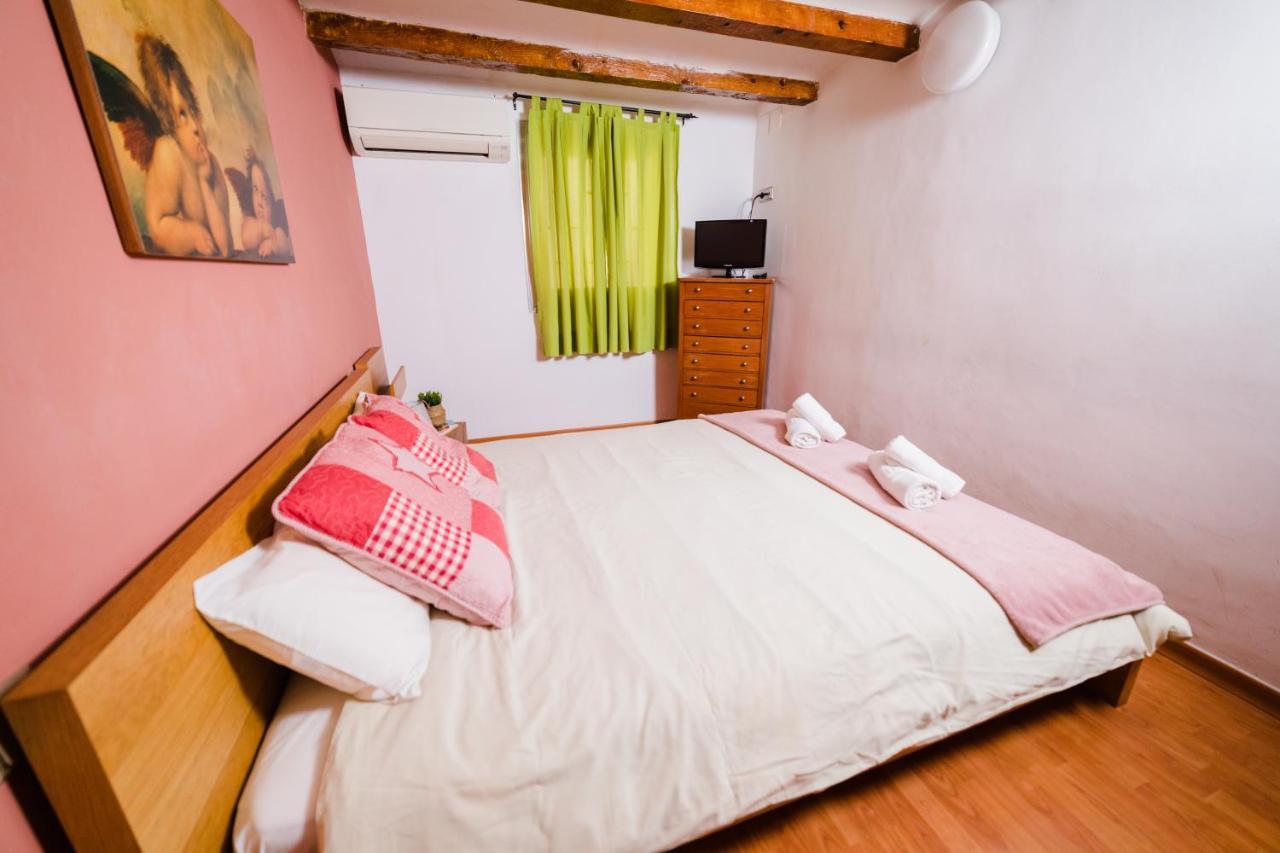 Rustic Poble Sec Apartment برشلونة المظهر الخارجي الصورة